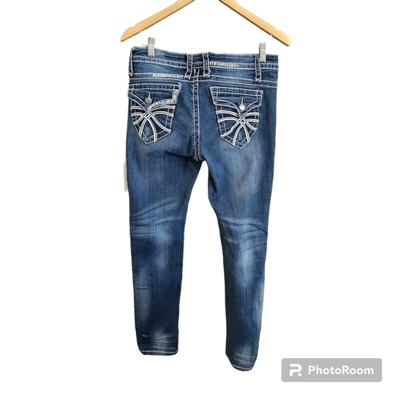 Cute Jeans with Fun Pockets and distressed Detail. Seductions FD. - Picture 5 of 11
